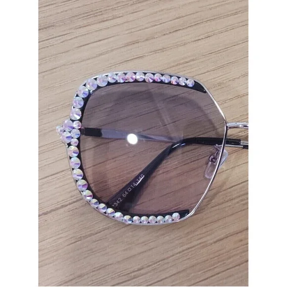Decorative Framed Sunglasses In Light Gray - Picture 3 of 5